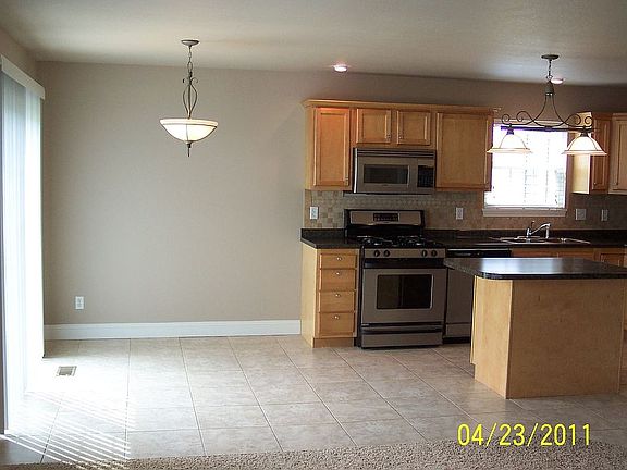 Kitchen & Dining