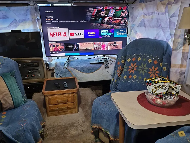 30ft RV Casita
Private unit , 1bd 1 sleep sofa, kitchennet, full bath.