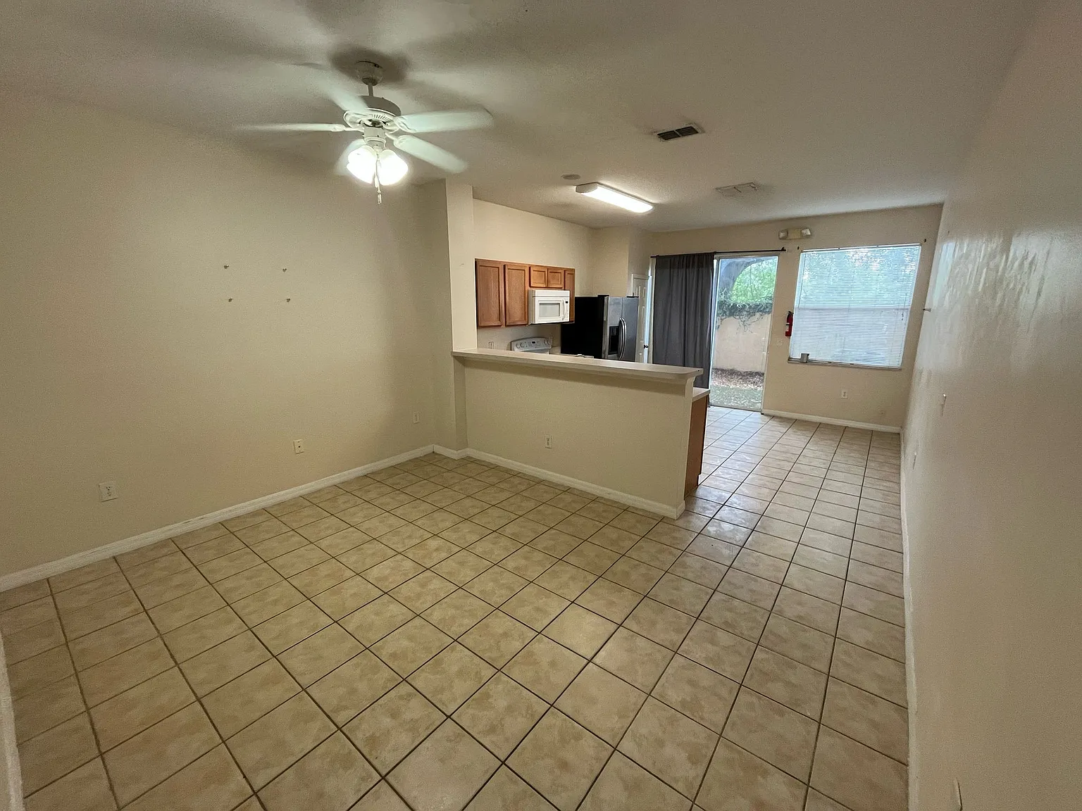 3 bed, 1187 sqft, $1,900 — Photo 3