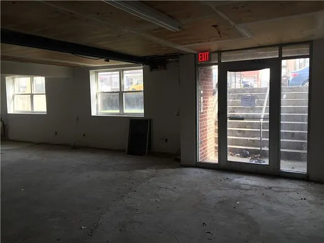 Studio, $2,400 — Photo 2