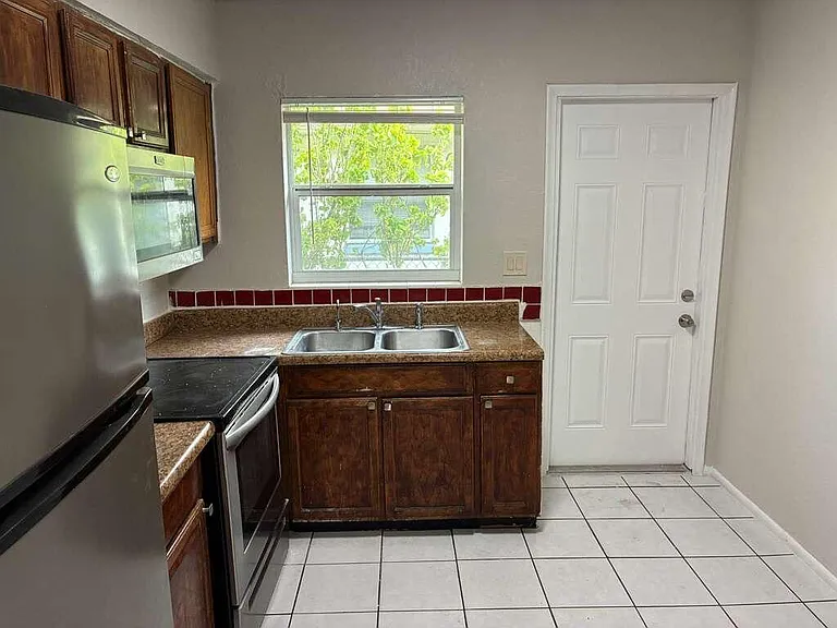 1329 NW 8th Ave #A — Photo 6