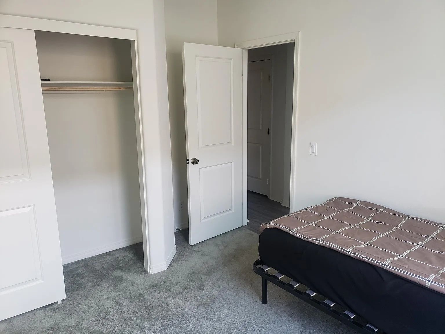 1 bed, 105 sqft, $1,050 — Photo 4