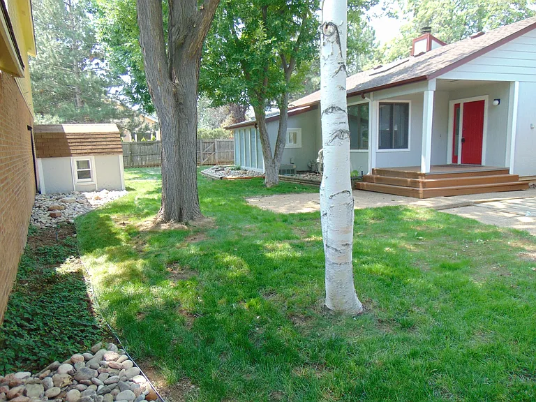 831 Coronado Ave — Photo 2