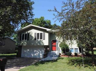 1003 5th St NW, Waverly, IA 50677