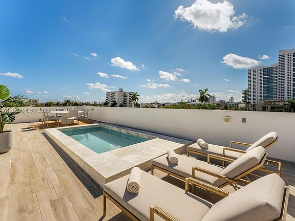 3rd image of 1525 Bay Rd #1525