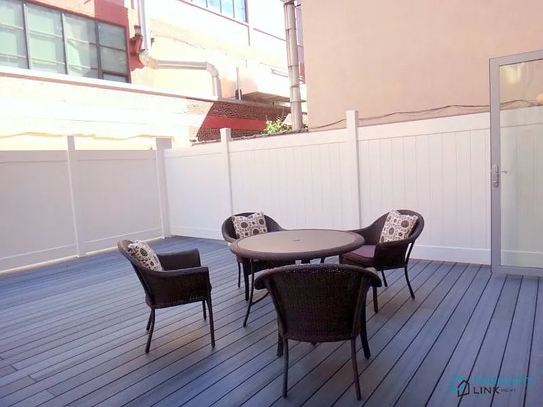 521 W 48th St #2E — Photo 1
