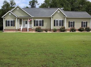 25 N Lake Dr, Middlesex, VA 23071