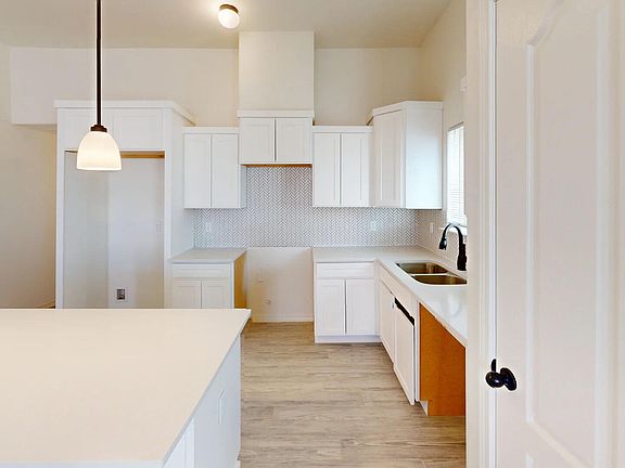 4th image of 216 Bretby Pl
