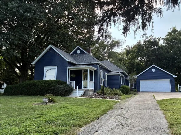 2304 Maple Ave, Leavenworth, KS 66048
