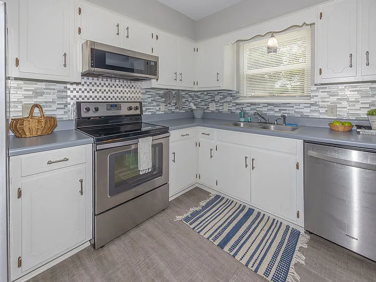 1810 Violet Ct — Photo 7