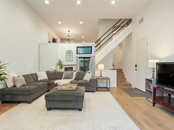 6930 De Celis Pl Unit 16, Van Nuys, CA 91406