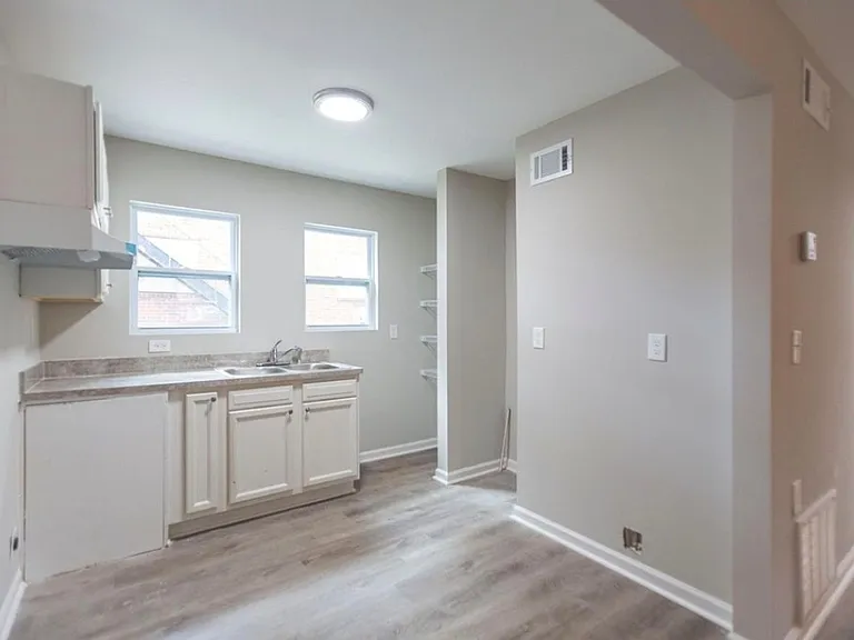 199 Troy St NW — Photo 2