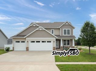 708 Saint Andrews Cir, Eldridge, IA 52748