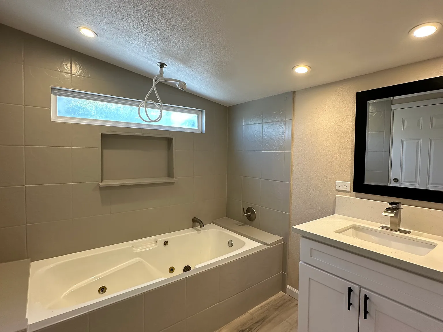 4 bed, $2,900 — Photo 2