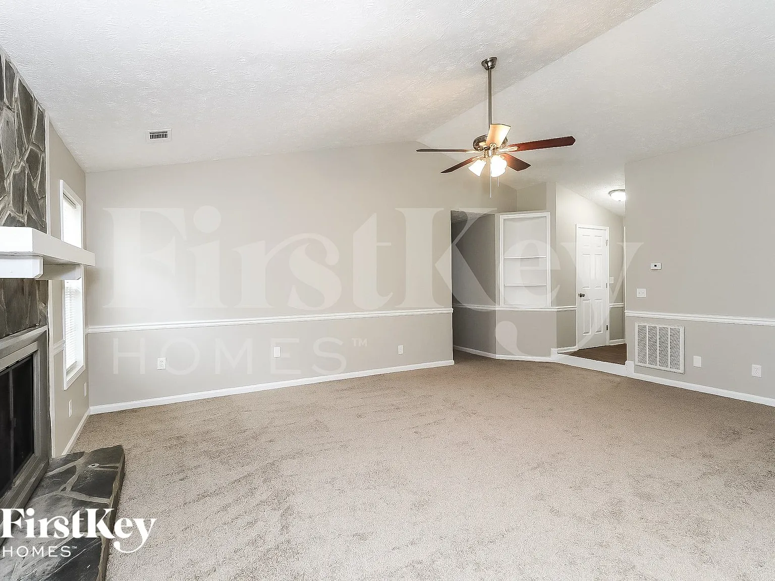 4 bed, 2.0 bath, 1816 sqft, $2,605 — Photo 2