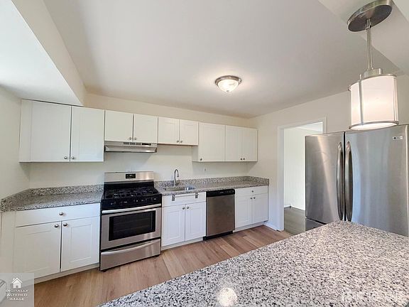 4th image of 125 Bentley Ave