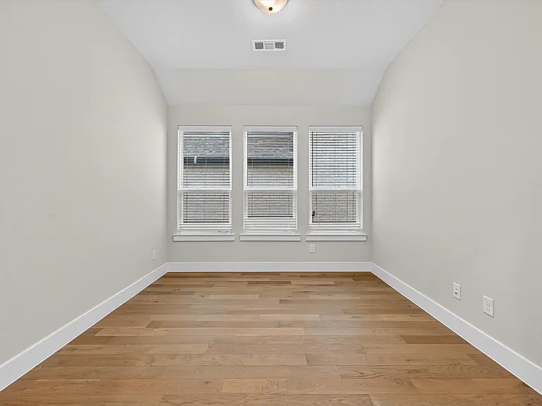 4123 Windy Point Rd — Photo 12