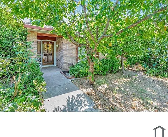 7024 Allenwood Ct — Photo 2