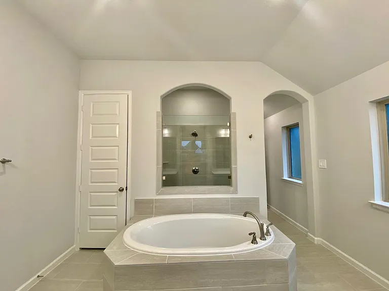 9411 Trestle Creek Ct — Photo 10