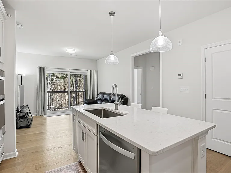 4 Winslow Ln #410 — Photo 6