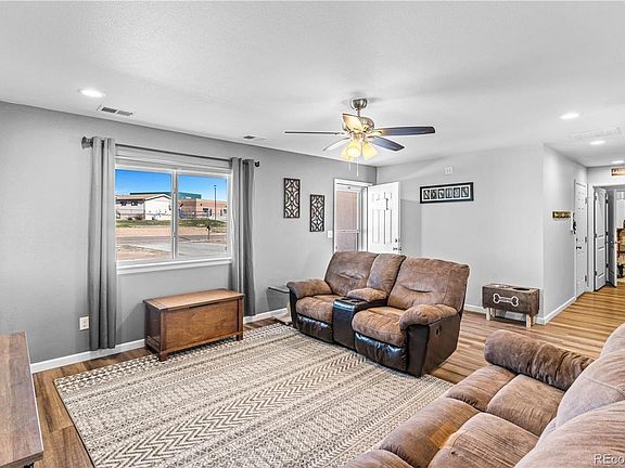 4th image of 592 E Earl Dr