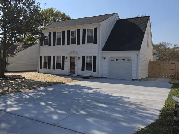 1033 Red Mill Blvd, Virginia Beach, VA 23454