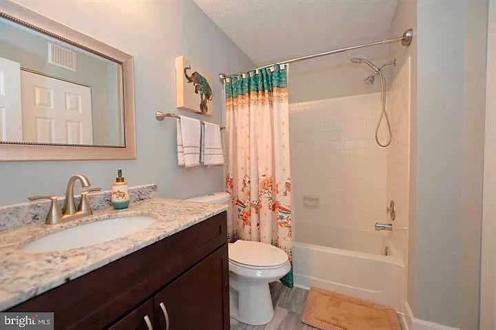 109 Fort Evans Rd SE #C — Photo 9