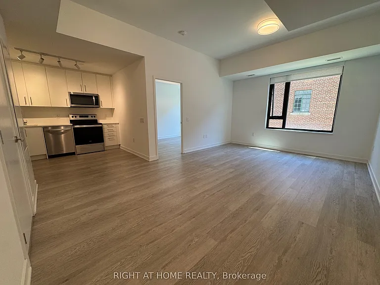 3 Strathgowan Ave #202 — Photo 3