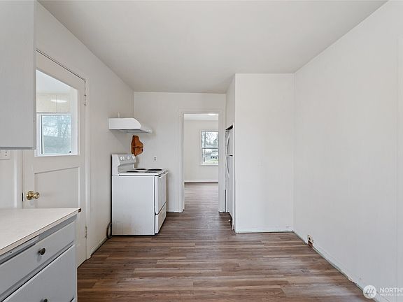 5th image of 70 NE Rose Street