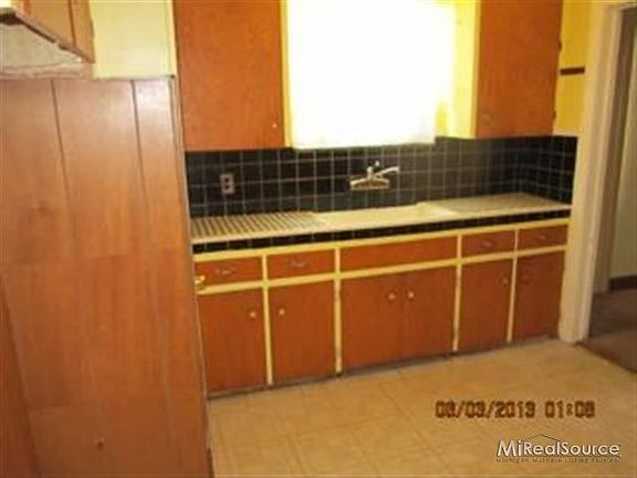 4th image of 9184 Kensington Ave