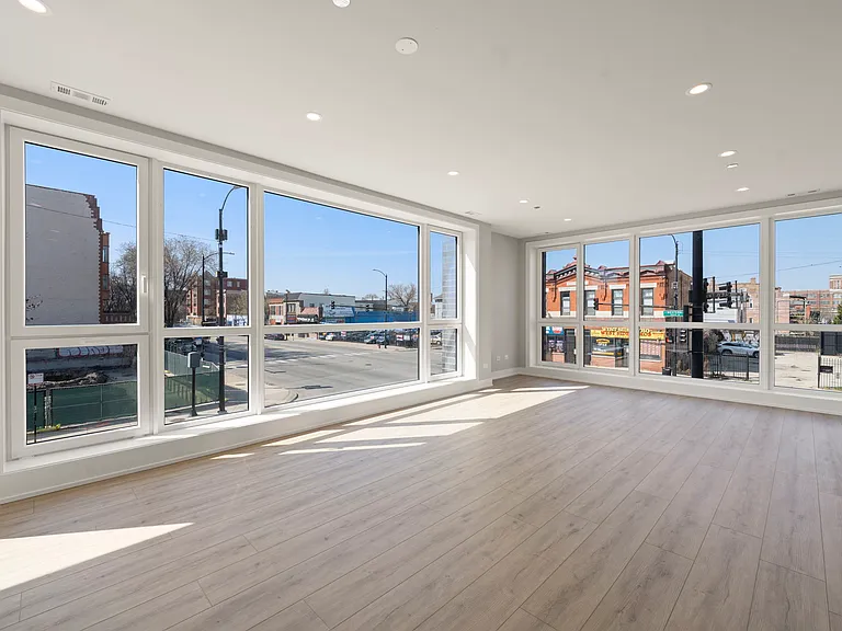 2354 W Polk St #303 — Photo 9