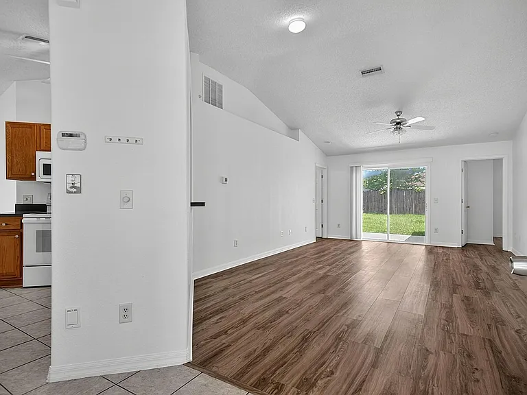 15 Renmont Ct — Photo 5