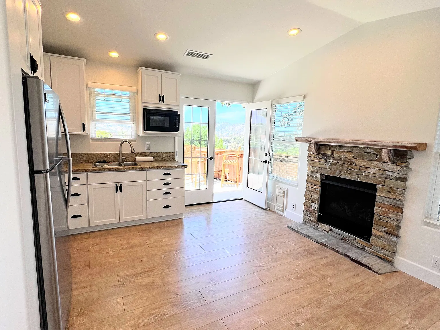 1 bed, 500 sqft, $2,500 — Photo 3