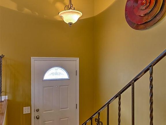 4th image of 12230 Crawford Cir