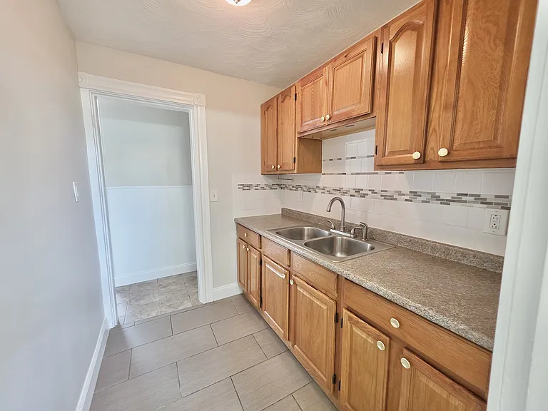 524 Charles St #2F — Photo 9