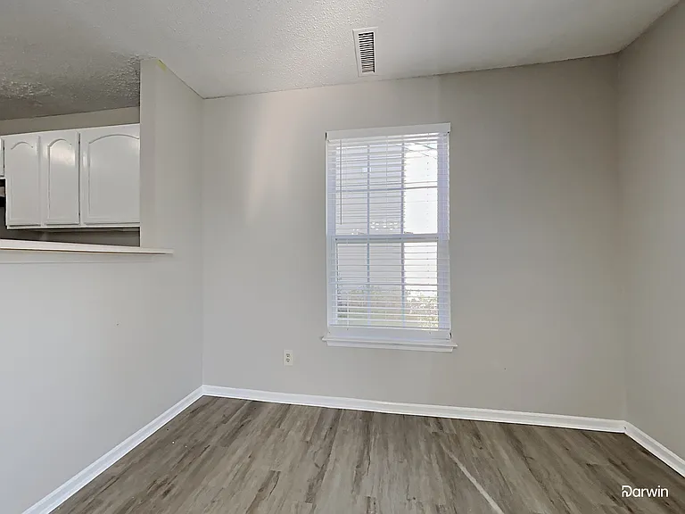 1933 Southernwood Ln — Photo 12
