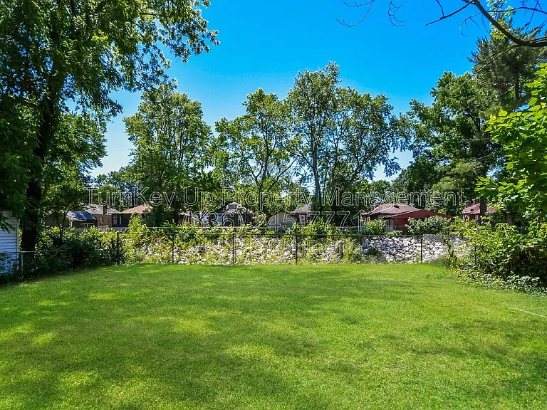110 Paul Ave — Photo 15