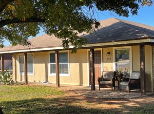 812 Charles Ct, Granbury, TX 76049