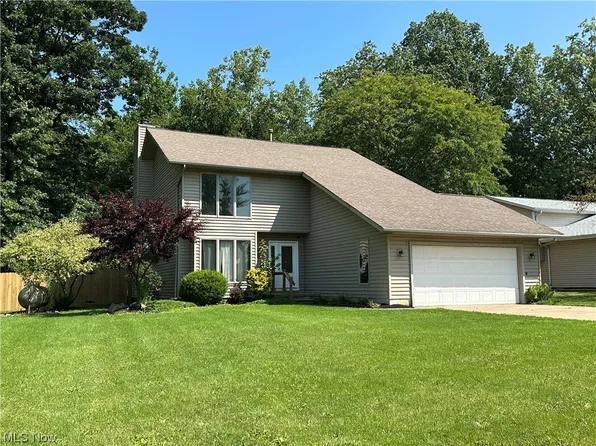 366 Deepwood Ln, Amherst, OH 44001