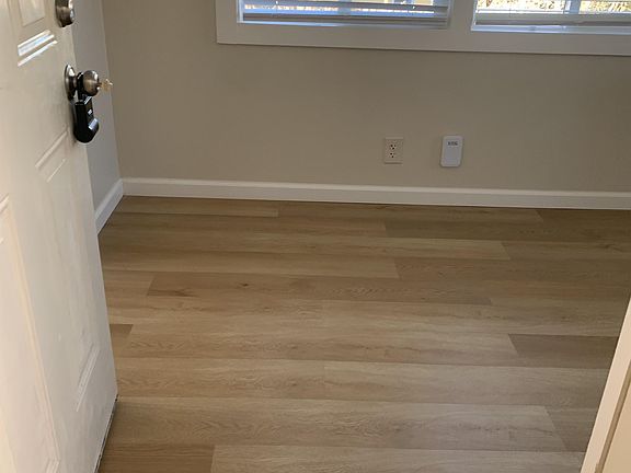 3rd image of 934 Clark St