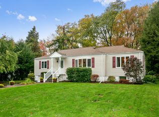 26 Edgewood Rd, Cortlandt Manor, NY 10567