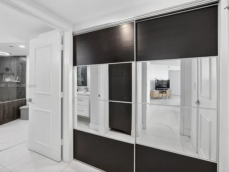 1000 Island Blvd #1410 — Photo 36