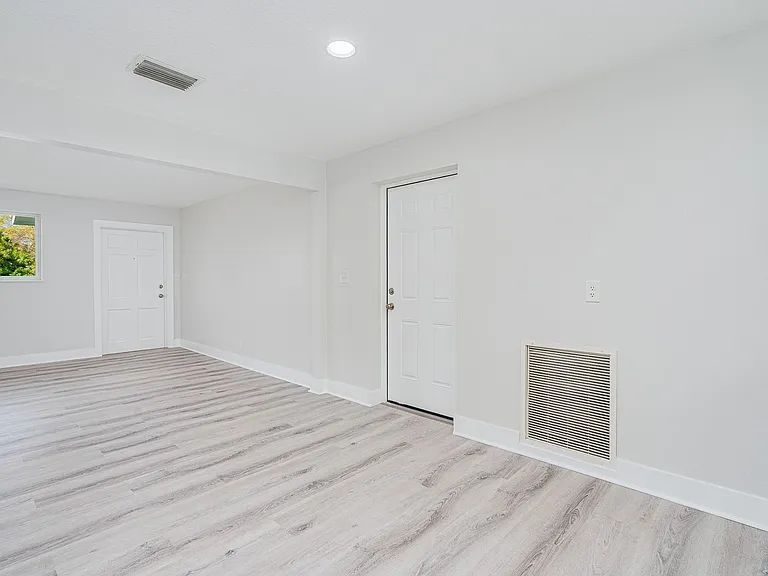 1707 Evergreen St — Photo 15