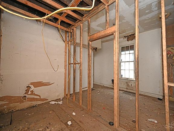 5th image of 798 Delhi Ave