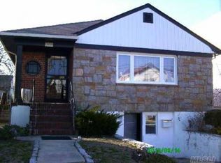 13550 230th St, Springfield Gardens, NY 11413