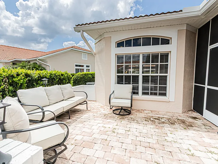 12855 Devonshire Lakes Cir — Photo 36
