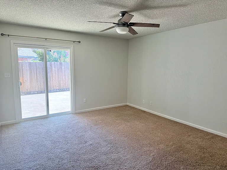 1008 Linier Ct — Photo 11