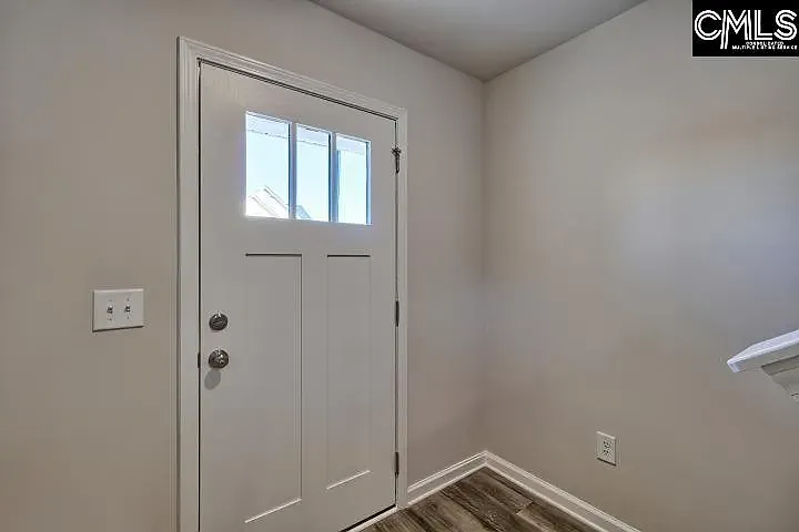 462 Middlebury Ln — Photo 2