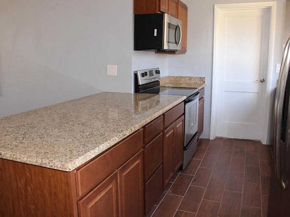 4th image of 626 Winston Dr