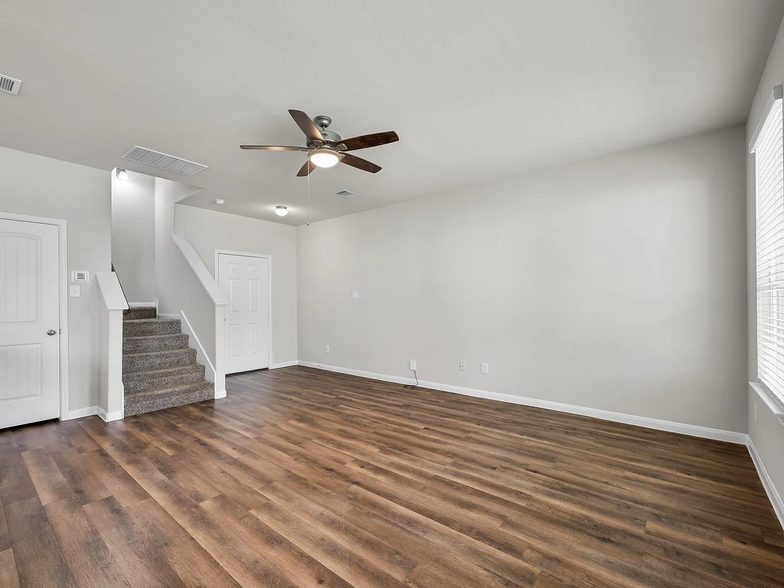 4 bed, 2.5 bath, 2050 sqft, $2,100 — Photo 4